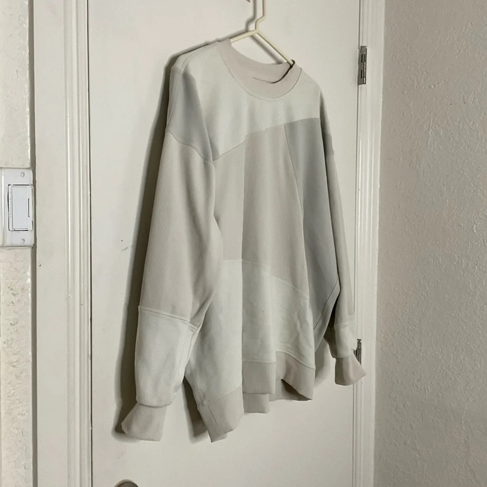 Lululemon Perfectly Oversized
Patchwork Crew Sweatshirt Ribbed - Picture 5 of 9